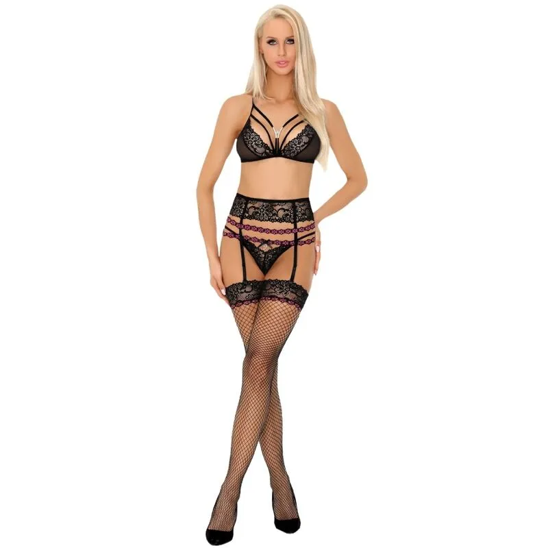 ensemble lingerie luxe dentelle noire soutiengorge jarretière culotte satin bijoux argentés maintien optimal finitions délicates sensualité féminité romantique