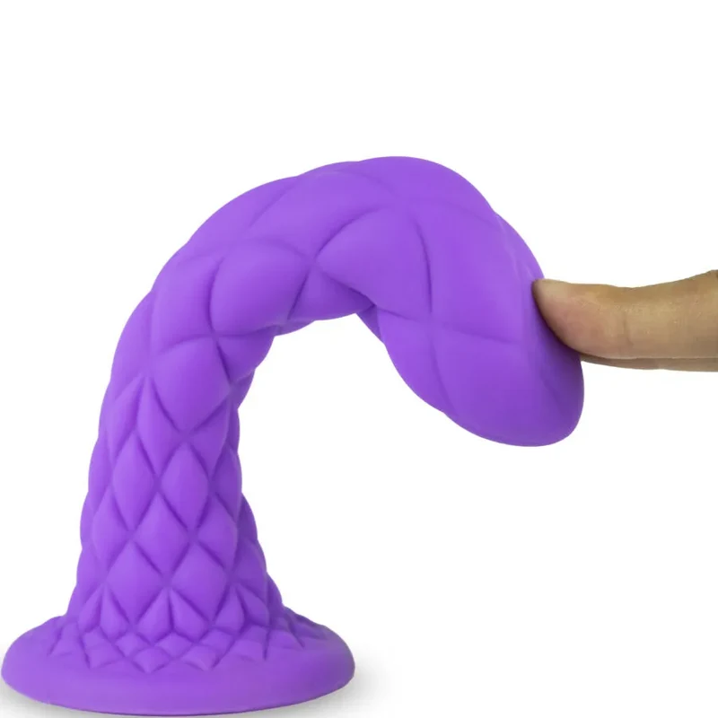 Gode Silicone Thermoréactif Violet 18centimètres Texture Losanges Pointe Effilée Base Évasée Compatible Harnais Non Vibrant Hypoallergénique Toucher Soyeux
