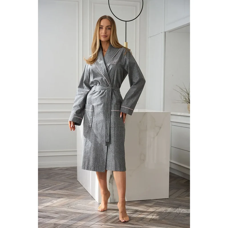 peignoir femme court manches longues coton doux passepoil délicat broderie subtile poches pratiques ceinture ajustable élégante cadeau intemporel matins soirées