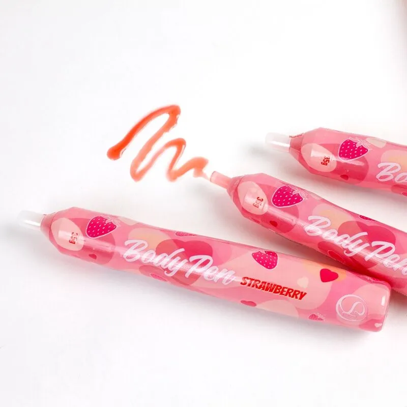 stylo corps secret fraise aromatisé ludique ergonomique rose motifs cœurs lisse plastique hygiénique applicateur pointu précis généreux 35g discret romantique