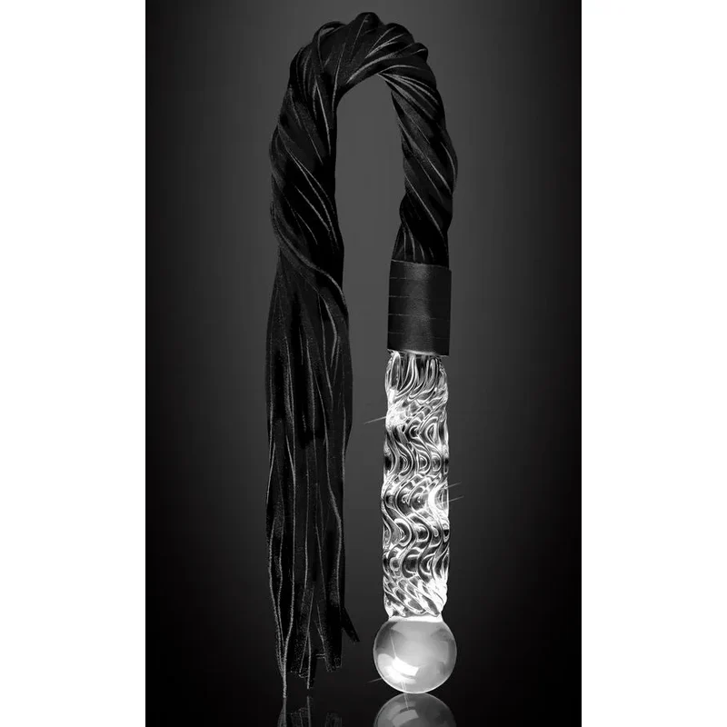 Fouet érotique en verre soufflé simili-cuir noir design ondulé sensations intensifiées sextoy BDSM jeu sensible couple intimité élégance discrétion