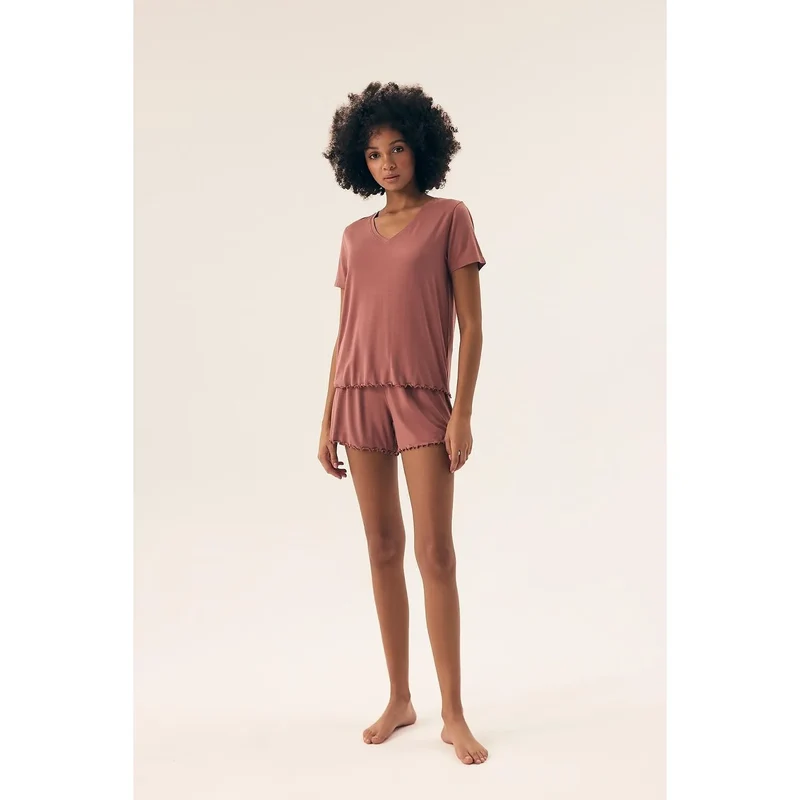 Pyjama élégant pour femme en viscose douce, confort nocturne, short élastique, dentelle délicate, style ample, couleur terre rose, idéal détente, nuit chaude, cadeau chic, linge de lit luxueux, bien-être intime, relaxation domicile, lingerie élégante