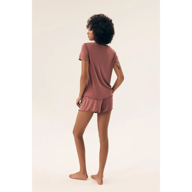 Pyjama élégant pour femme en viscose douce, confort nocturne, short élastique, dentelle délicate, style ample, couleur terre rose, idéal détente, nuit chaude, cadeau chic, linge de lit luxueux, bien-être intime, relaxation domicile, lingerie élégante