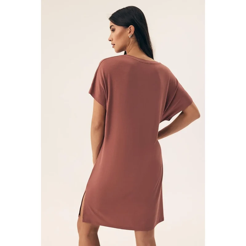 Chemise de nuit élégante en viscose douce coupe ample confort détente intime érotique lingerie féminine intime bien-être nuit relaxation couple
