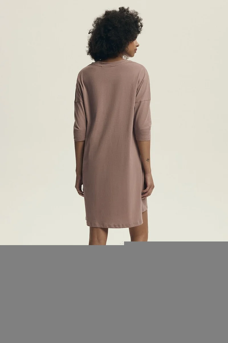Chemise de nuit Henderson 220980 pour femme confortable en tissu doux respirant design élégant manches 3/4 fentes latérales