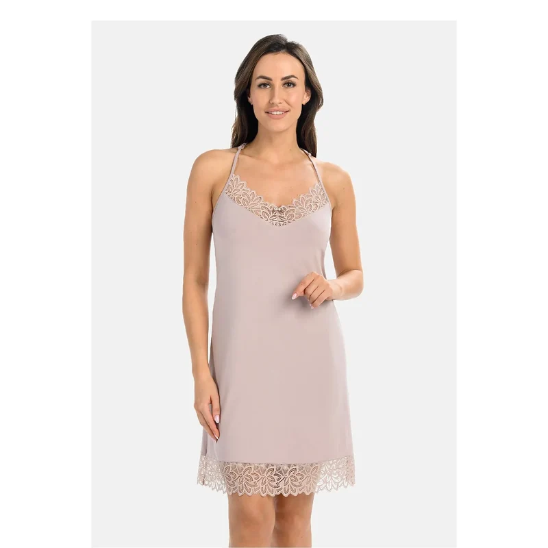 nuisette sexy dentelle beige ajustée confortable soyeuse respirante viscose élasthanne coupe droite ourlet floral décolleté bretelles ajustables féminine