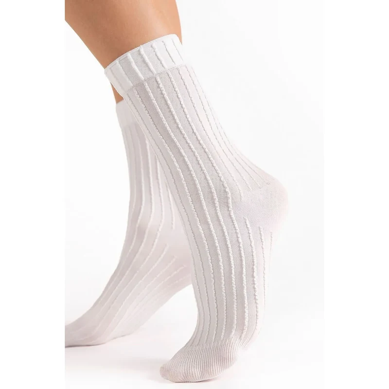 Chaussettes hautes Fiore modèle 218767 côtelé vertical blanc coton élasthanne extensible maintien mi mollet polyvalentes quotidiennes élégantes confortables