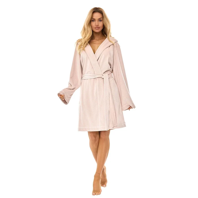 Peignoir confortable femme élégance intime collection L&L longueur genou polyester 100% capuche poches ceinture ajustable