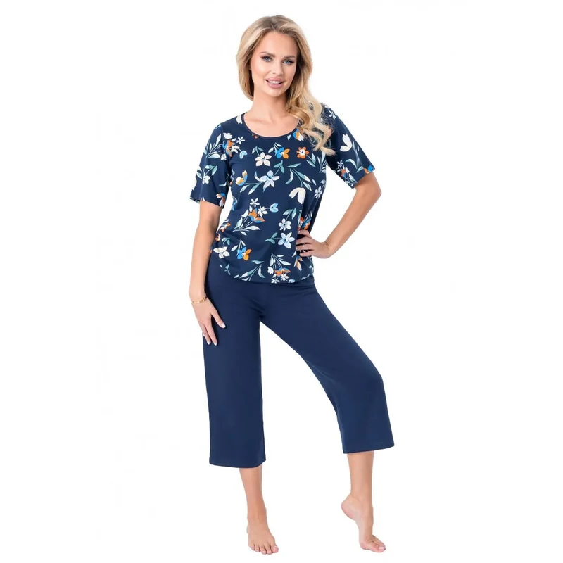 Pyjama en coton femme modèle 218031 floral manches courtes pantalon 3/4 confort style élégant nuit détente saison multi