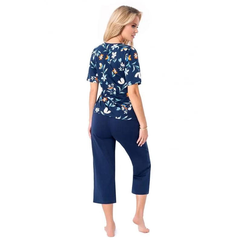 Pyjama en coton femme modèle 218031 floral manches courtes pantalon 3/4 confort style élégant nuit détente saison multi