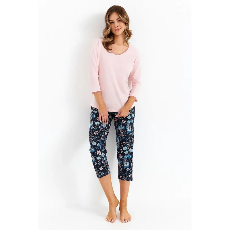 pyjama féminin élégant confortable dentelle manches courtes col V rose clair douceur coupe ample poches ceinture élastique pantalon capri floral