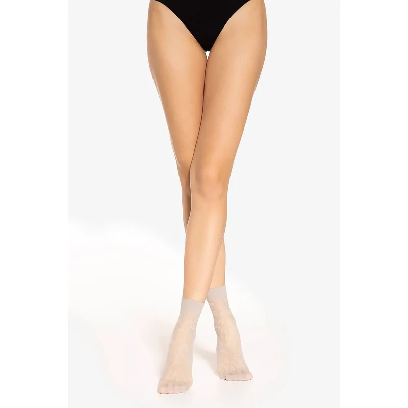 chaussettes transparentes motif léopard fines élastiques lingerie féminine élégante discrètes légères renforcées montantes cheville beige raffinées confortables