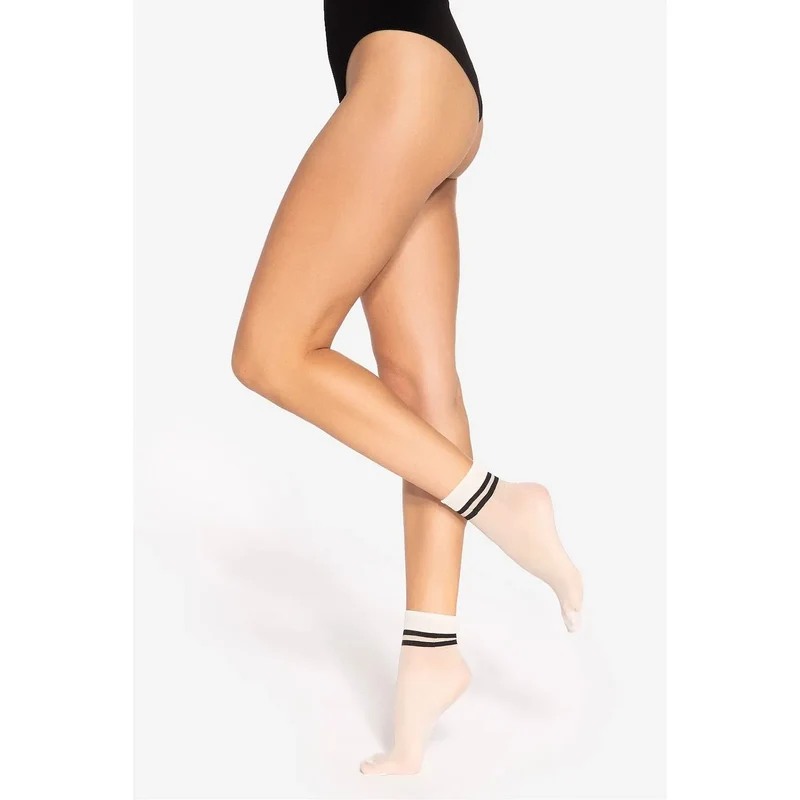 Chaussettes courtes Gatta model 213342 design sportif bandes noires matière synthétique confortable femme lingerie élégante style moderne occasion spéciale