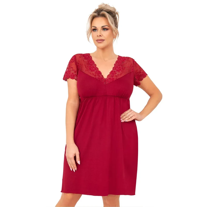 nuisette sensuelle confortable poitrine généreuse dentelle encolure plongeante manches courtes coupe ample tissu extensible maintien élastique broderie florale longueur genoux