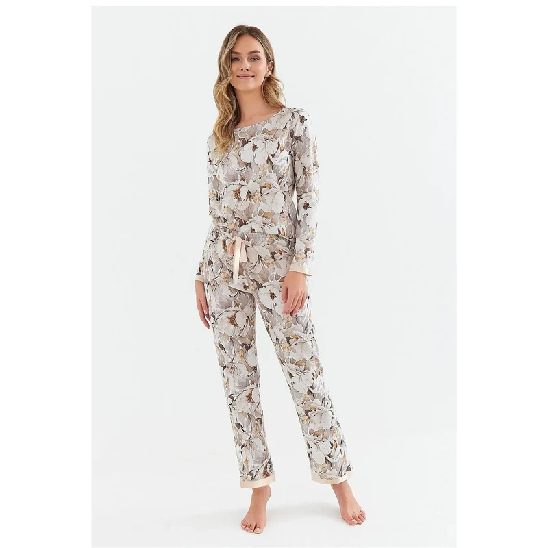 Pyjama femme manches longues élégance intime doux aéré tissu imprimé floral beige blanc nuits fraîches détente maison Cana