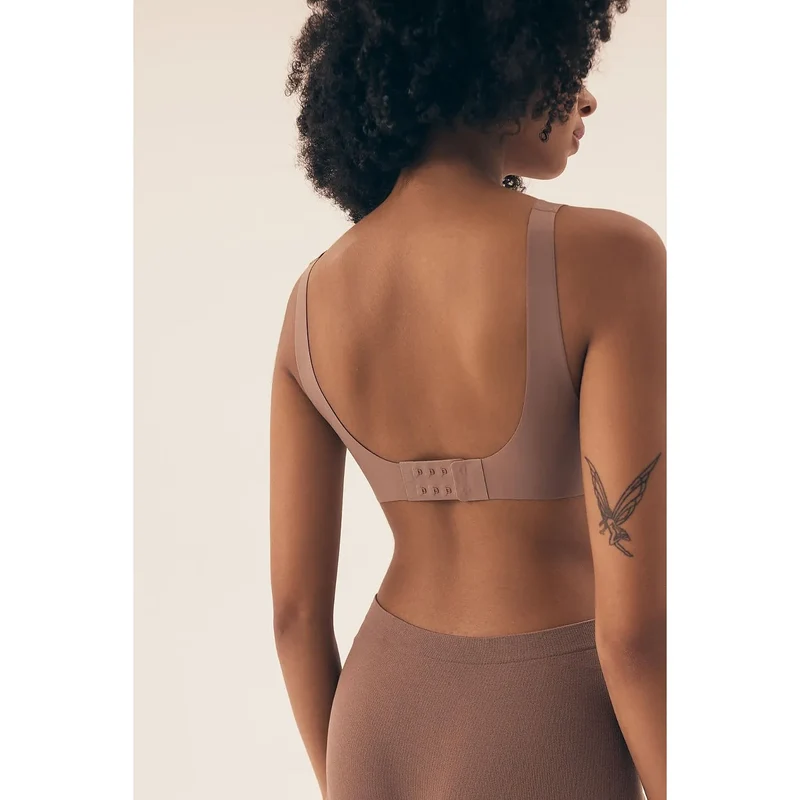 soutiengorge rembourré sans armatures microfibre douce séchage rapide élasthanne maintien durable coussinets amovibles fermeture dos découpes laser discret élégant sexy
