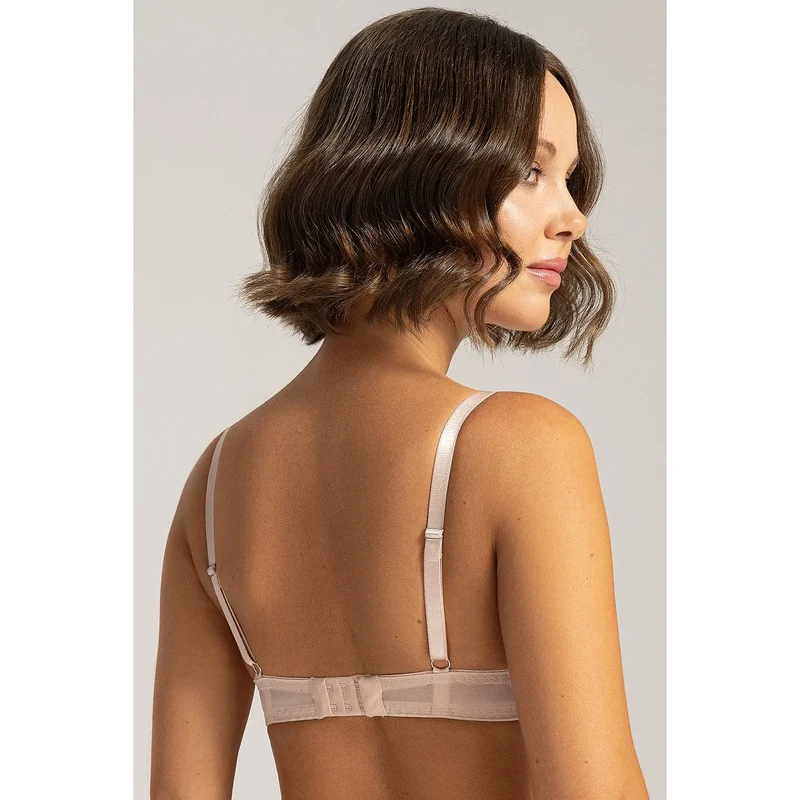 Soutien-gorge push-up dentelle florale maintien optimal silhouette féminine lingerie élégante adjustable straps nude color lingerie coquine