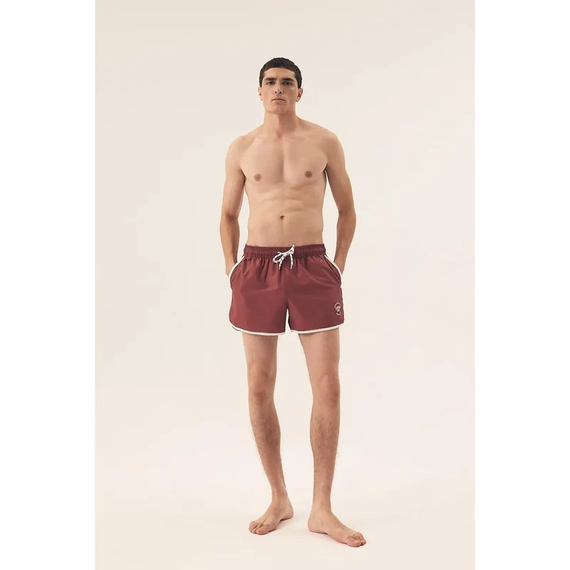 Short de bain homme style sportif élégant coupe classique élastique cordon poches latérales contrastes bordeaux blancs plage piscine loisirs