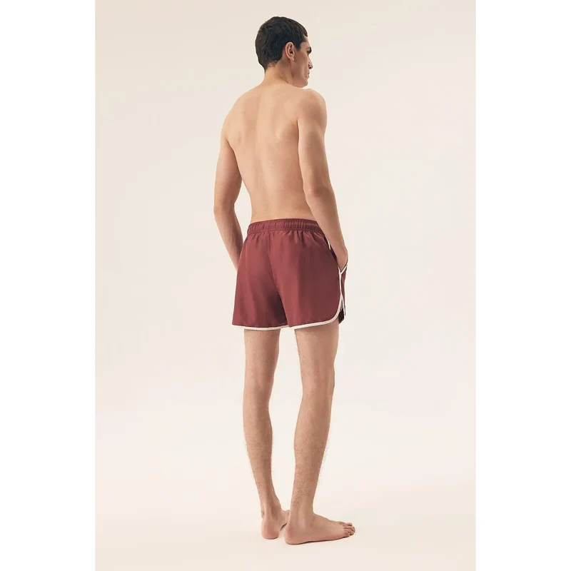 Short de bain homme style sportif élégant coupe classique élastique cordon poches latérales contrastes bordeaux blancs plage piscine loisirs
