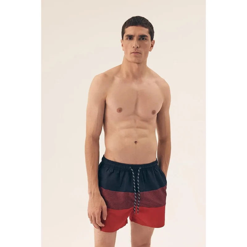 shorts bain hommes bleu marine rouge bicolore rayures noires blanches élastique cordon serrage doublure maille séchage rapide poches latérales