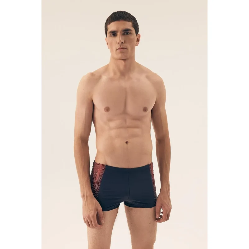 Boxer homme confort style moderne design épuré motif rayures rouges tissu élastique respirant maintien optimal silhouette adult