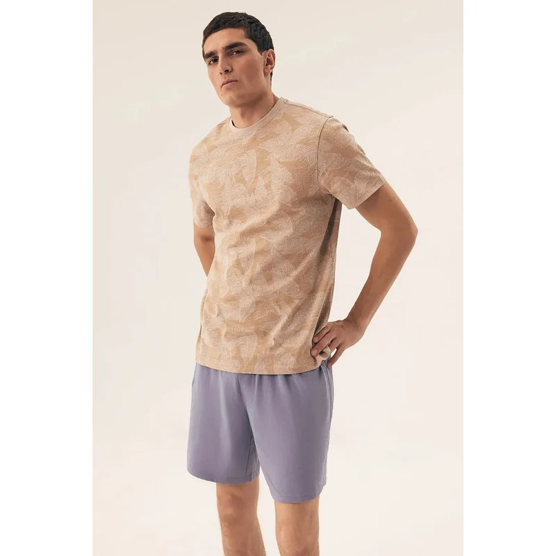 Pyjama érotique homme model 208611 Henderson t-shirt beige motifs subtils short violet matière douce respirante lingerie coquine intimité élégance confort