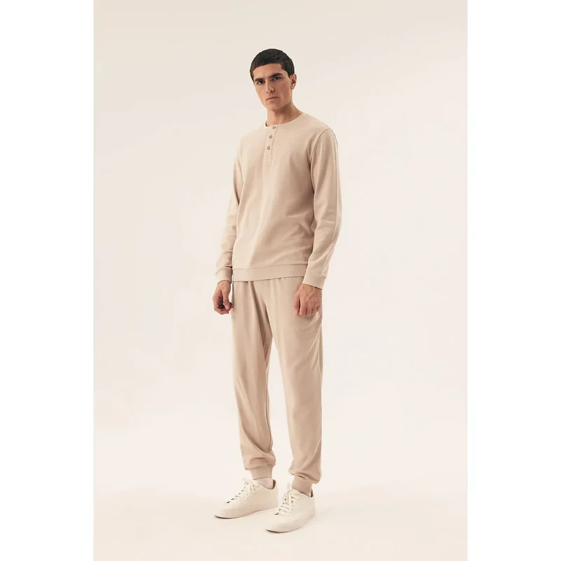 Pyjama homme Henderson modèle 208608 matelassé manches longues pantalon élastique taille cordon poches latérales beige clair confort élégant sophistiqué
