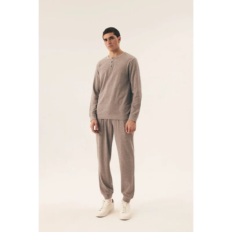 pyjama homme Henderson 208607 confort élégant manches longues pantalon ajusté coton doux respirant beige clair taille élastiquée boutons Henley minimaliste