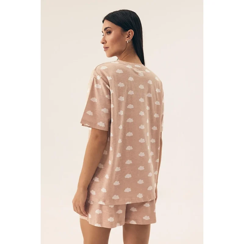 Pyjama Henderson model 208601 pour femme style élégant nuages blancs beige t-shirt manches courtes shorts élastiques