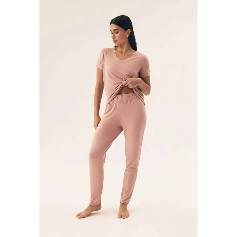 Pyjama femme confort élégance model Henderson 208596 tissu doux aéré coupe ample manches courtes décolleté V volant pantalon long ceinture élastique détente maison