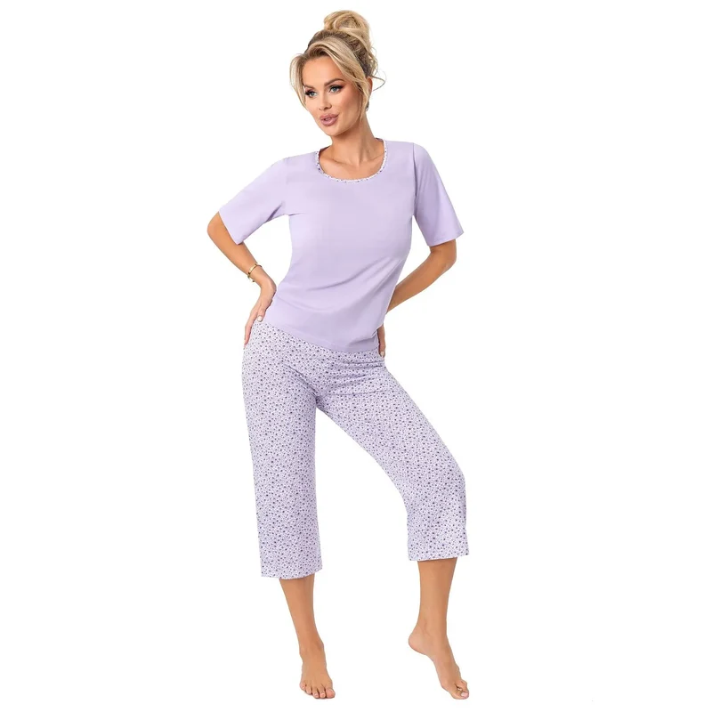 Pyjama féminin élégant confortable dentelle manchescourtes colrond pantalon troisquarts coupeample motif fleurs lavande violet coton jersey ceintureelastique léger discret chic