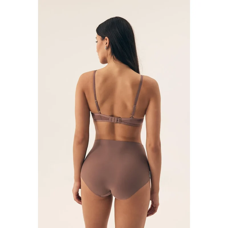 soutiengorge Henderson 209625 élégant confortable maintien agrafage renforcé bonnets structurés bretelles réglables baleines basses doux discret sous vêtements silhouette harmonieuse