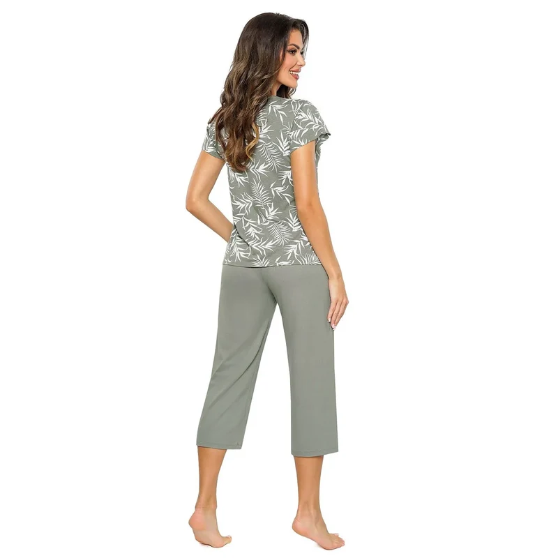 Pyjama élégant confortable femme viscose motifs floraux kaki fleurs blanches manches courtes col V pantalon capri coupe ample