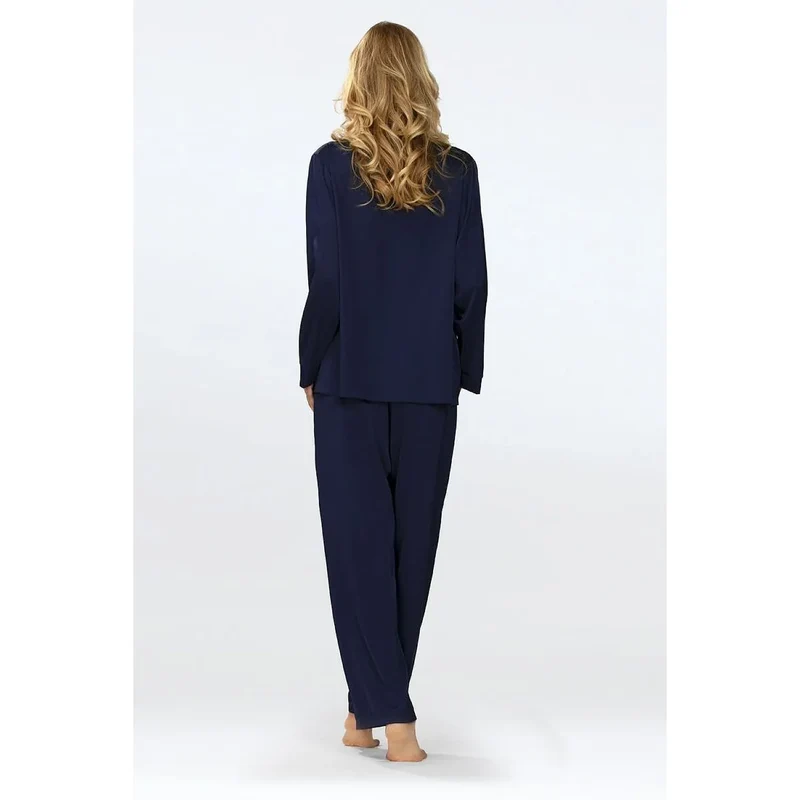 Pyjama Satinée de Luxe en Satin de Qualité Haute, Confort Élégant pour la Nuit, Design Classique à Col Revers, Manches Longues, Fermeture en Boutons, Taille Élastique, Couleur Marine, Idéal pour le Repos et le Confort Intime
