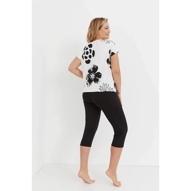 Pyjama féminin confortable De Lafense model 196100 t-shirt manches courtes motifs floraux pantalon capri noir blanc lingerie intime détente domicile