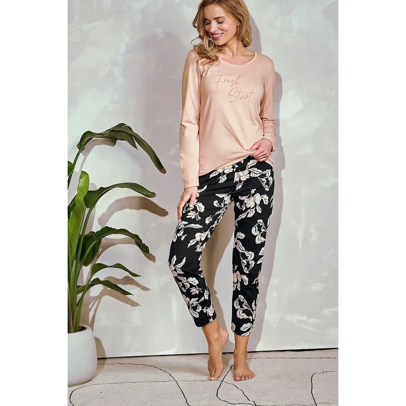 Pyjama model 199042 Taro pour femmes élégant et confortable pyjama nuit fraîche chemisier manches longues pantalon long imprimé délicat encolure semi-circulaire ceinture élastique ajustement parfait