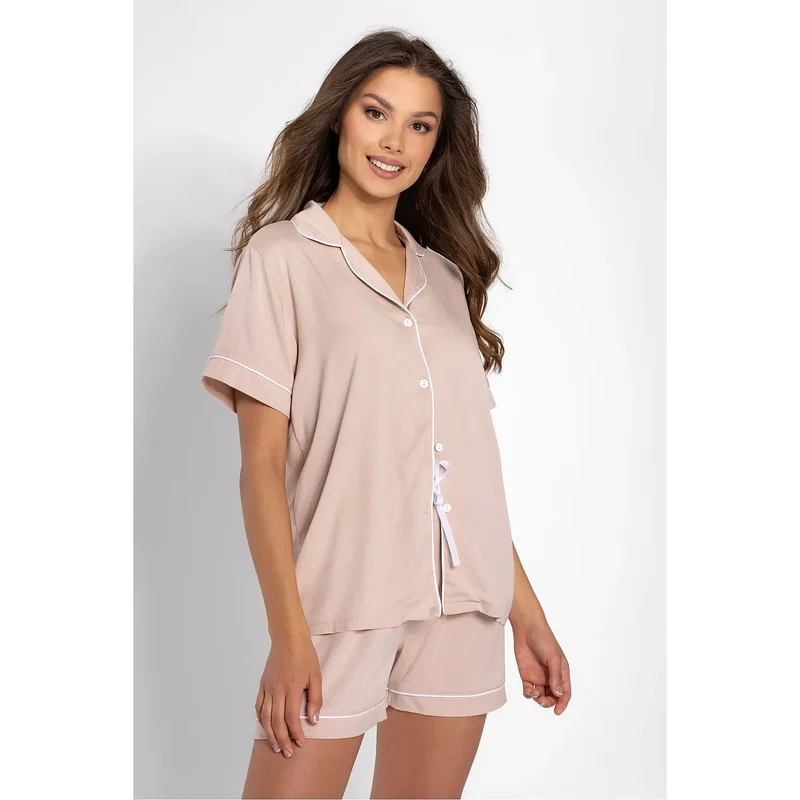 pyjama femme élégant manches courtes short beige passepoil blanc boutons contrastants tissu léger respirant doux hypoallergénique coupe ample sophistiquée