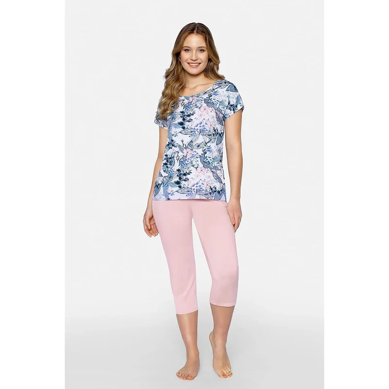 Pyjama sexy Babella model 178043 femmes couleurs pastel floral rose bleu manches courtes capri taille ajustée viscose elasthanne