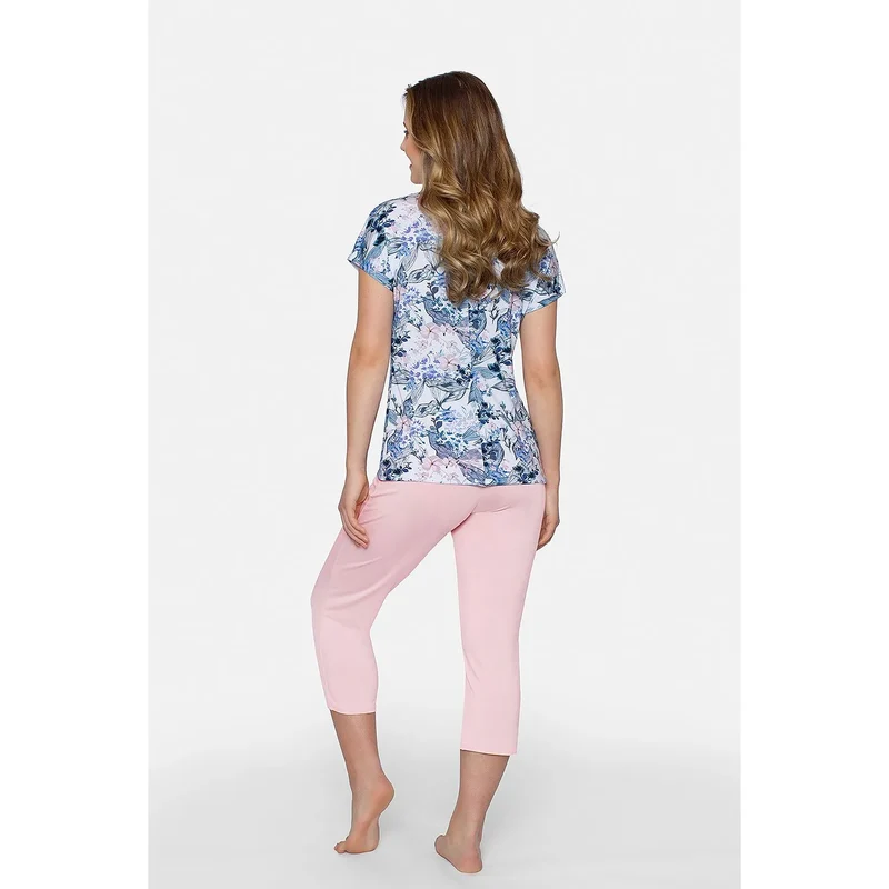 Pyjama sexy Babella model 178043 femmes couleurs pastel floral rose bleu manches courtes capri taille ajustée viscose elasthanne