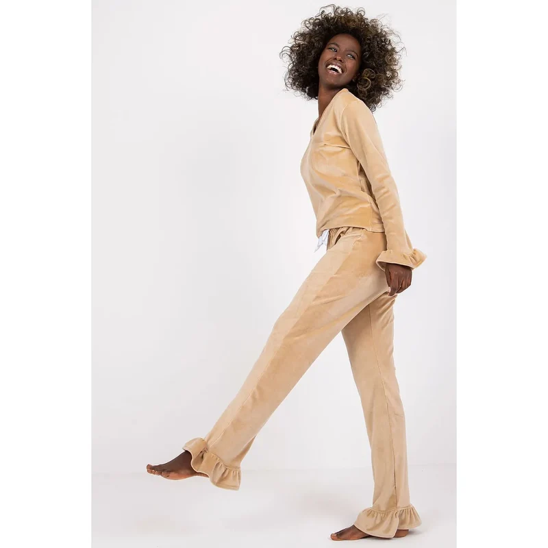 pyjama velours beige femme ensemble deux pièces blouse manches longues pantalon taille élastique ruban nouer col V volantés poignets chevilles