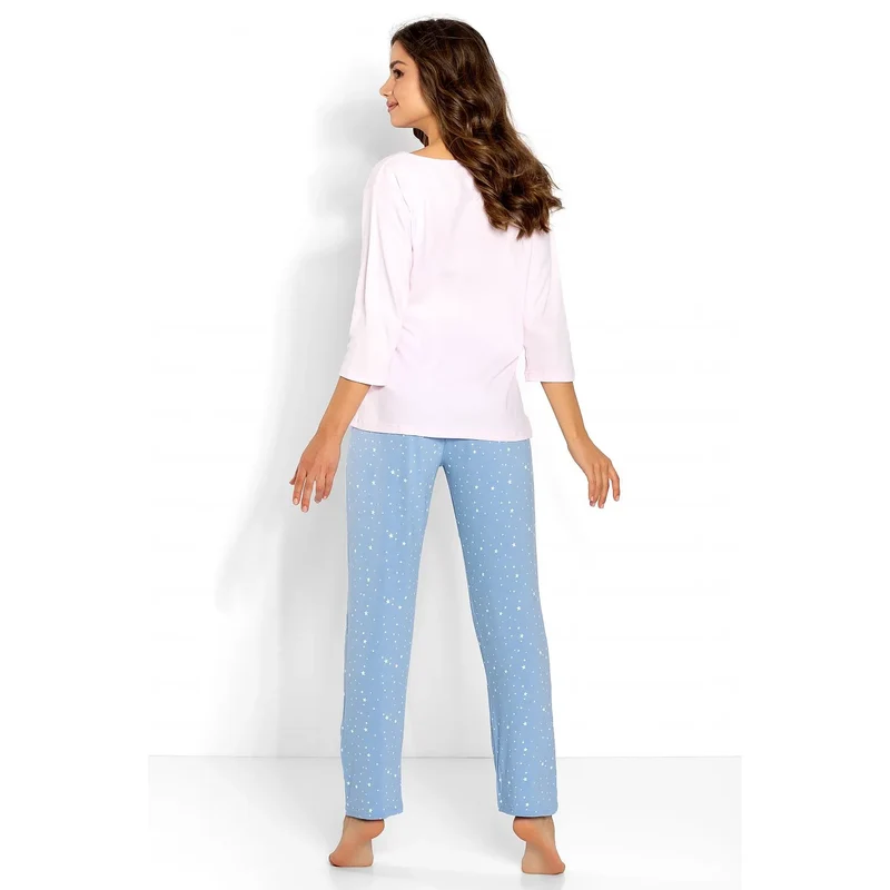 pyjama élégant confortable soyeux coton respirant rose pâle manches trois quarts poche poitrine motifs pois bleu pantalon étoiles