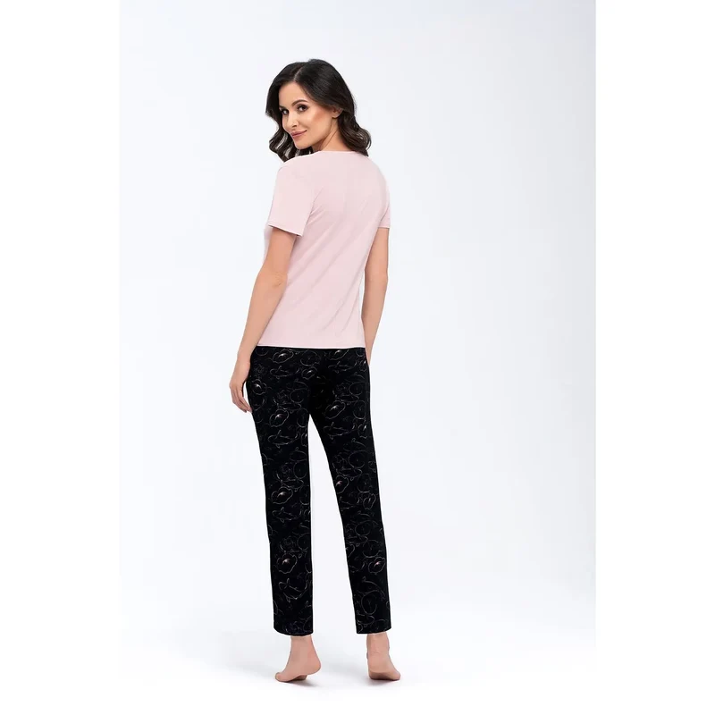 pyjama Babella élégant confortable doux fluide viscose élasthanne rose pâle chemisier manchescourtes encolure ronde pantalon droit motifcirculaire noir