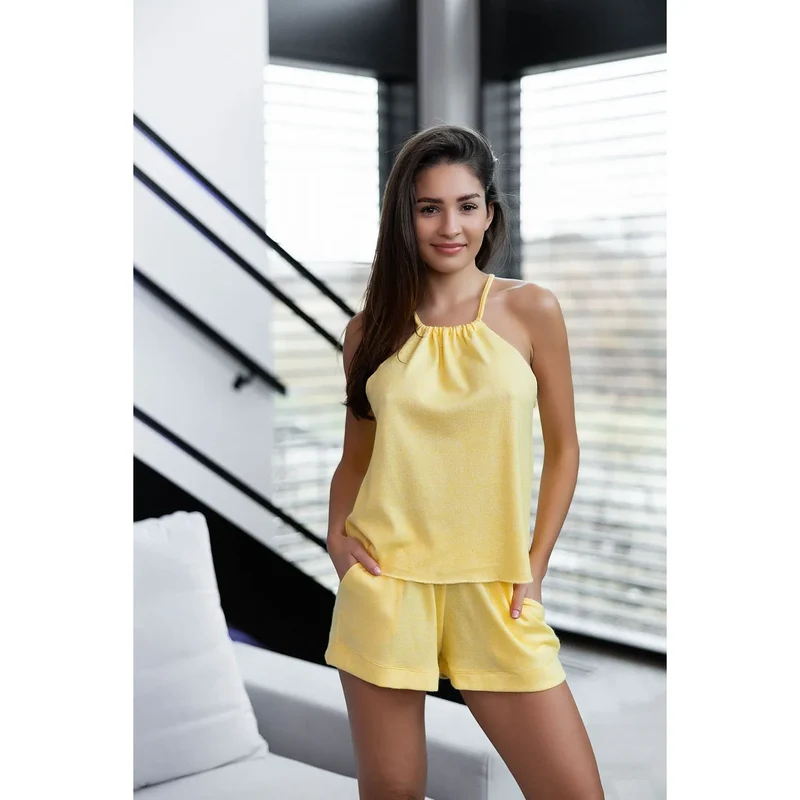Pyjama Sensis modèle164566 détente féminin confortable deuxpieces estival léger débardeur bretellesfines décolletéfroncé cordonnuque shortsamples poches ceintureélastique viscose polyester polyamide ensoleillées