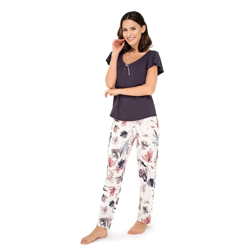 Pyjama Babella model 159684 doux motifs pivoines pantalon confortable chemisier manches courtes lingerie élégante détente nuit couple