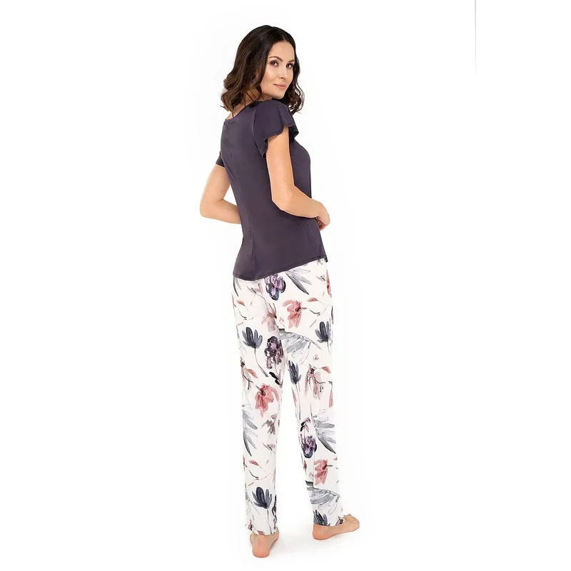 Pyjama Babella model 159684 doux motifs pivoines pantalon confortable chemisier manches courtes lingerie élégante détente nuit couple
