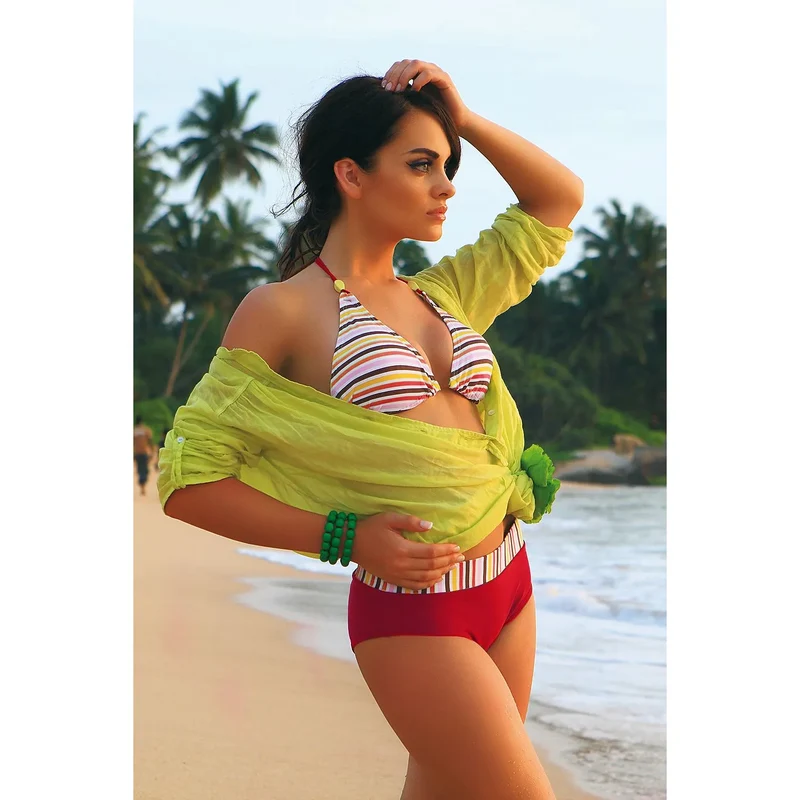 Bikini deux pièces rayures colorées sportswear confortable bonnets rembourrés bretelles bijoux plage piscine été 2023
