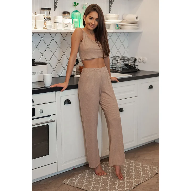 pyjama élégant sensuel femme Laida côtelé extensible doux taille haute ceinture élastique pantalon long bretelles larges caramel hypoallergénique sophistiqué