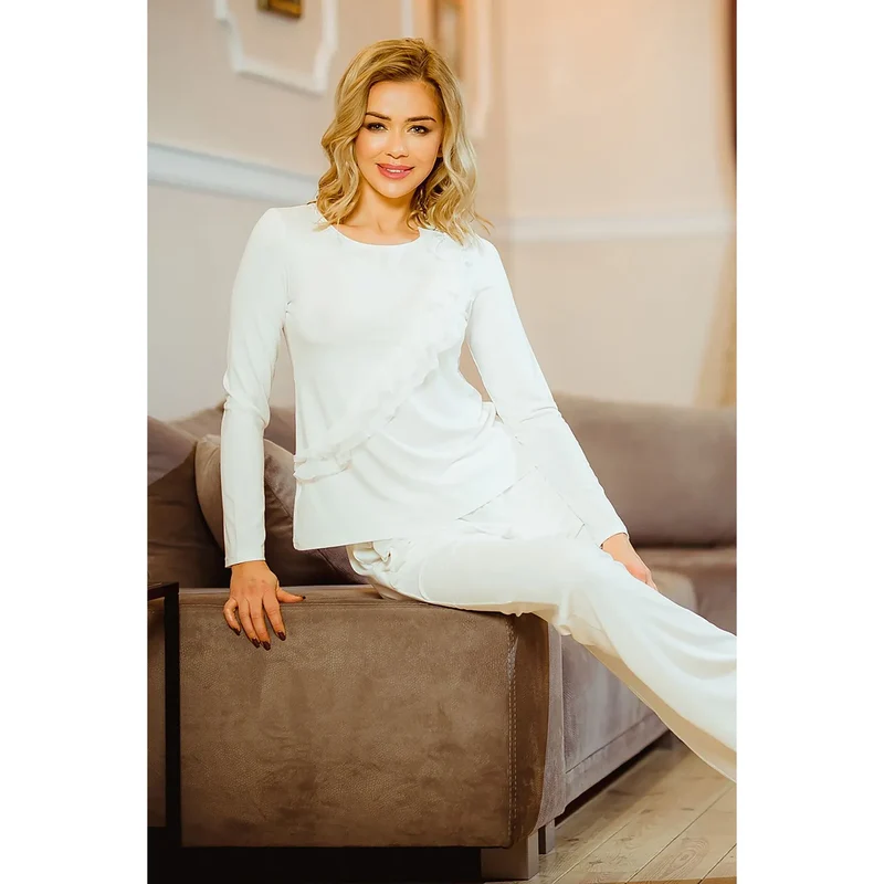 pyjama blanc élégant confort respirant viscose élasthanne douceur hypoallergénique chemise manches longues volants tulle pantalon droit poches pratiques franges détente