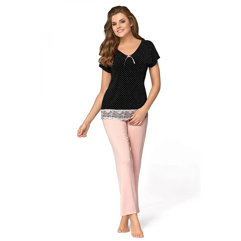 Pyjama féminin deux pièces pois rose poudré Babella viscose élasthanne douceur élasticité manches courtes décolleté V dos nœud coupe flatteuse