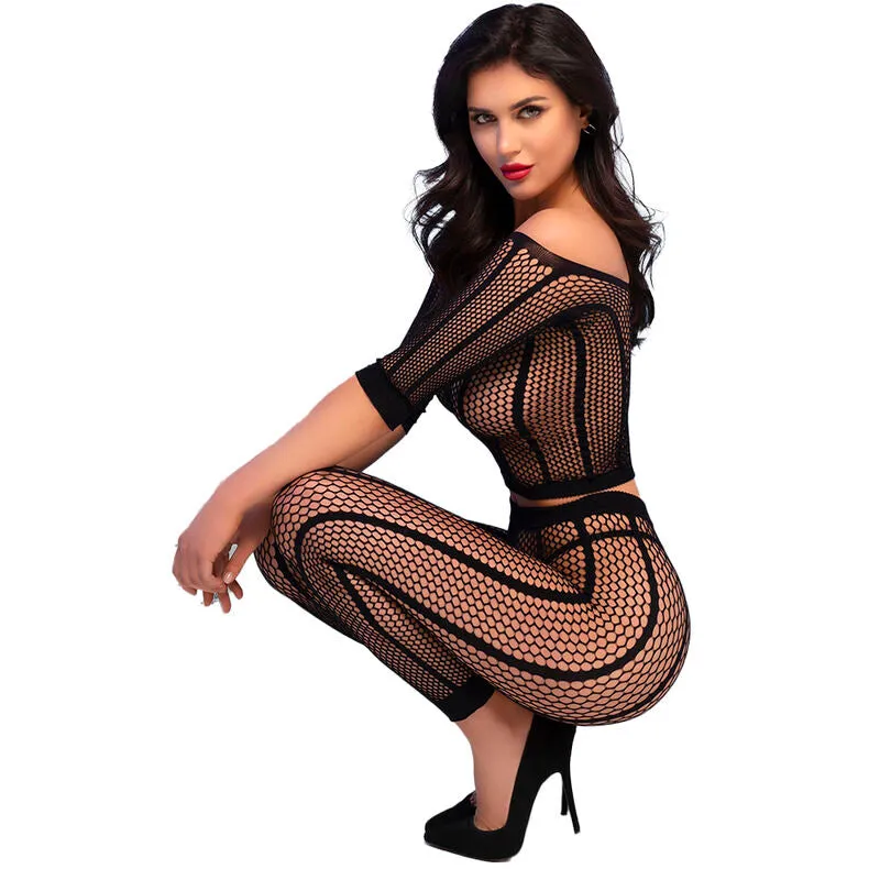 ensemble sans couture noir ajusté sculptant silhouette lisse matière extensible nylon élasthanne confort optimal polyvalent sport détente élégant